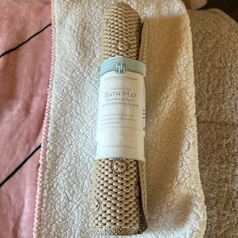 Huntington Home Cushion Grip Bath Mat